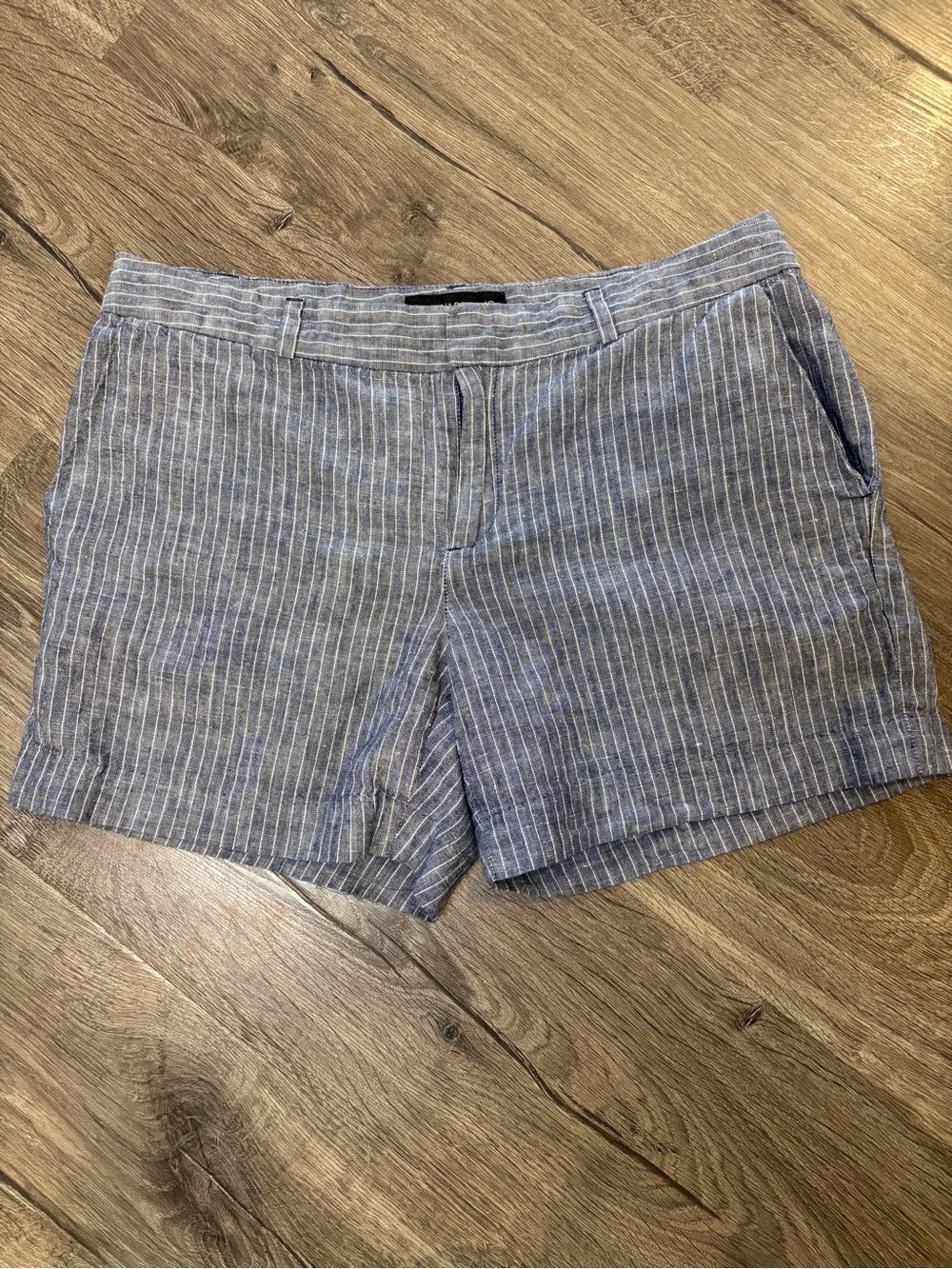 Banana Republic Striped Linen Blend Casual Shorts - Blue & White Size 2